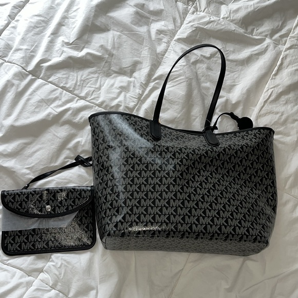 Michael Michael Kors Eliza Large East West
Open Tote with Wallet - Picture 5 of 8